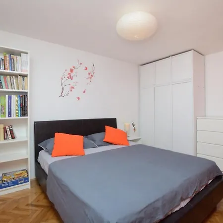 Hill Apartment *