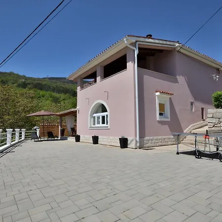 Hill Apartment *